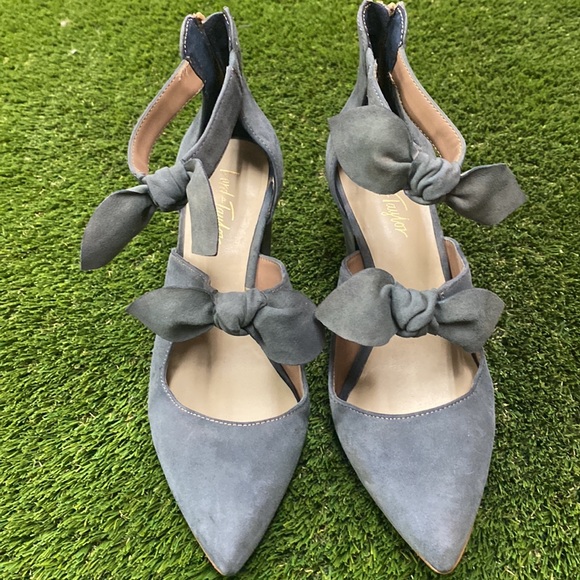 Lord & Taylor suede bow heels - size 36 - Picture 3 of 6